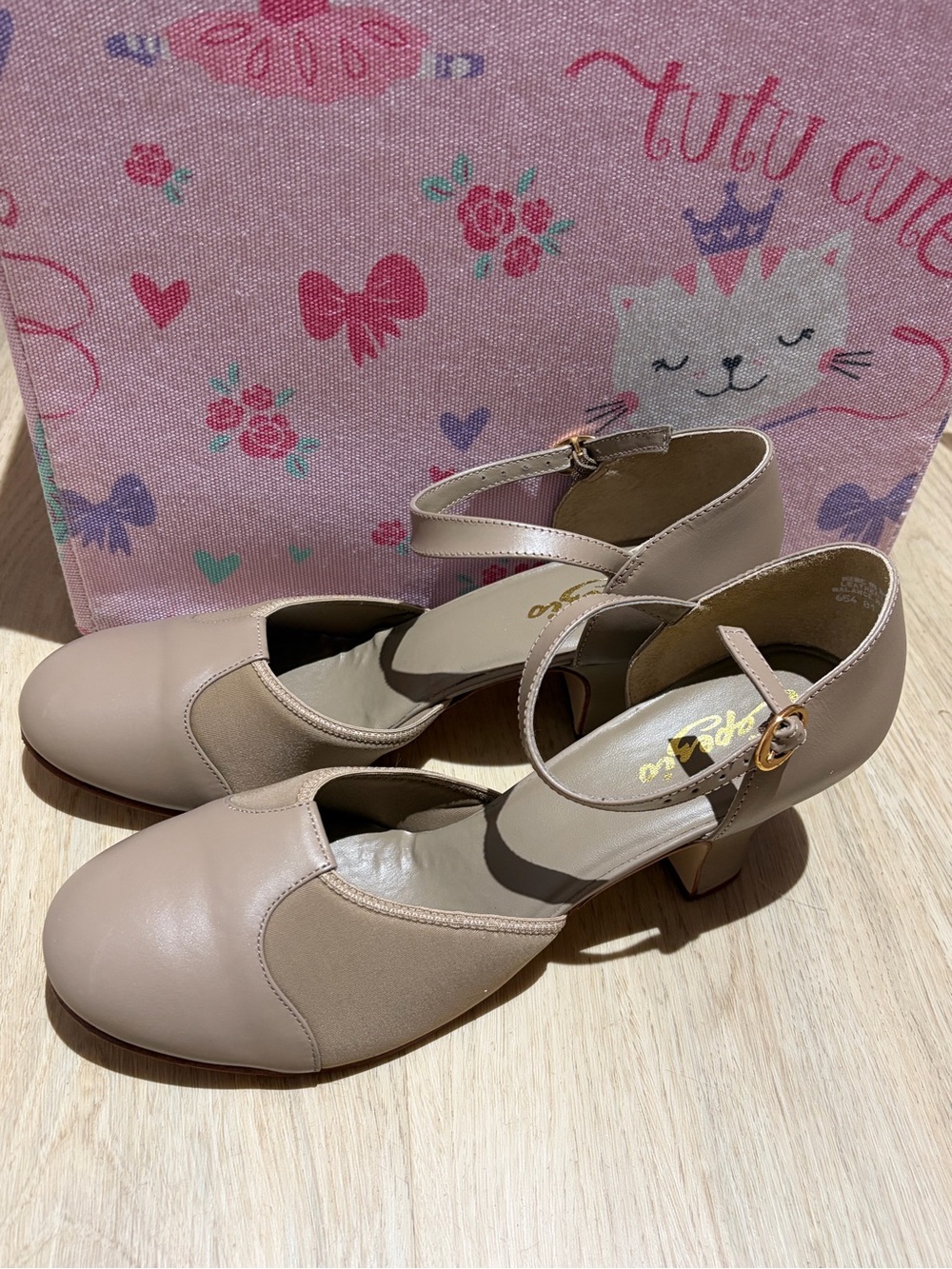Capezio NWT New Yorker Character Shoe Leather Sole